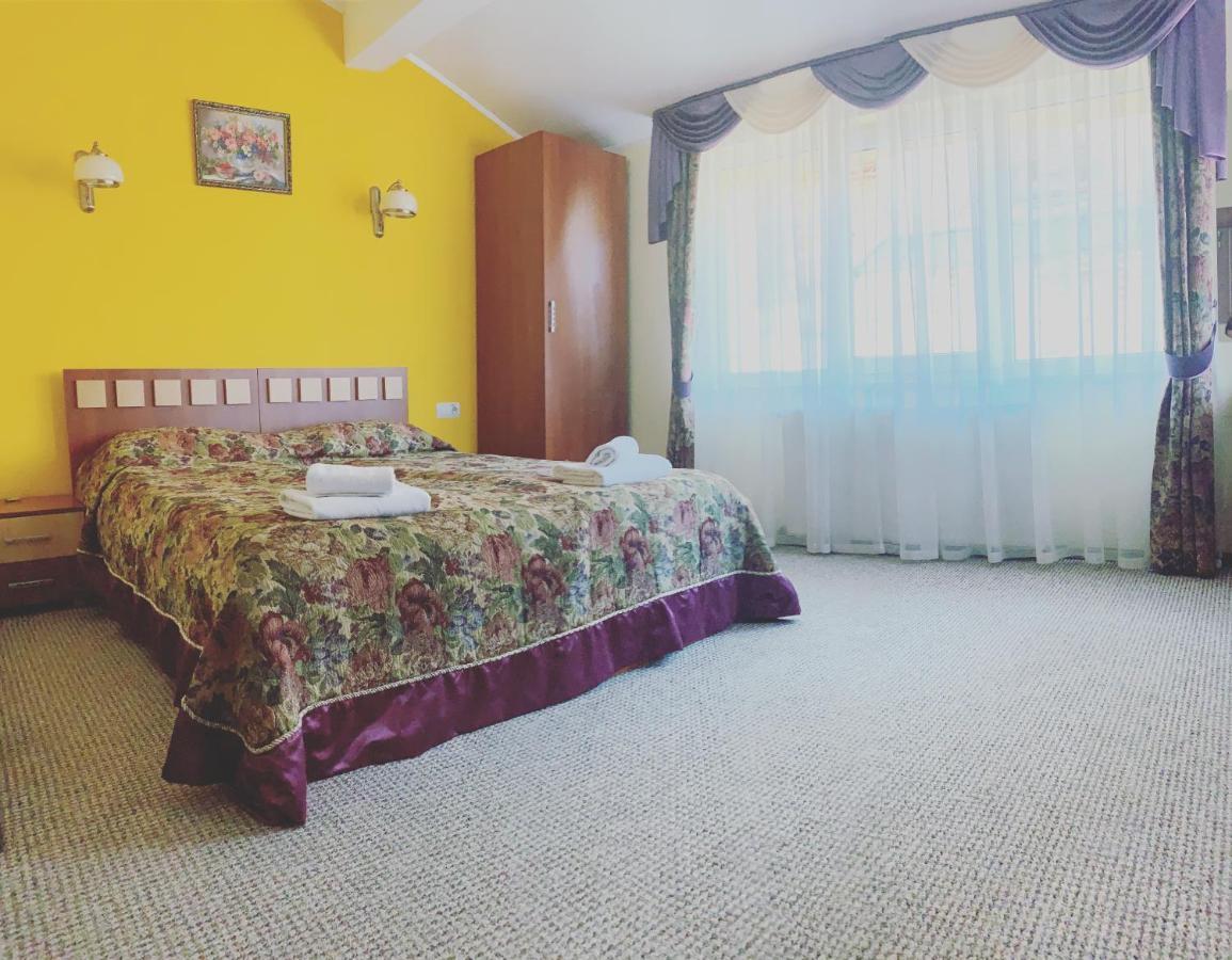 Hotel Leotel Лвив Екстериор снимка