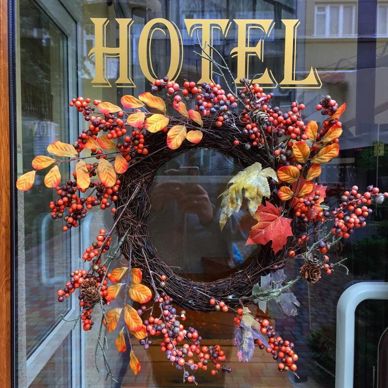 Hotel Leotel Лвив Екстериор снимка