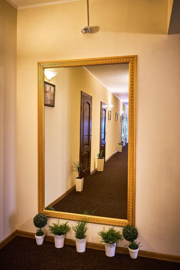 Hotel Leotel Лвив Екстериор снимка