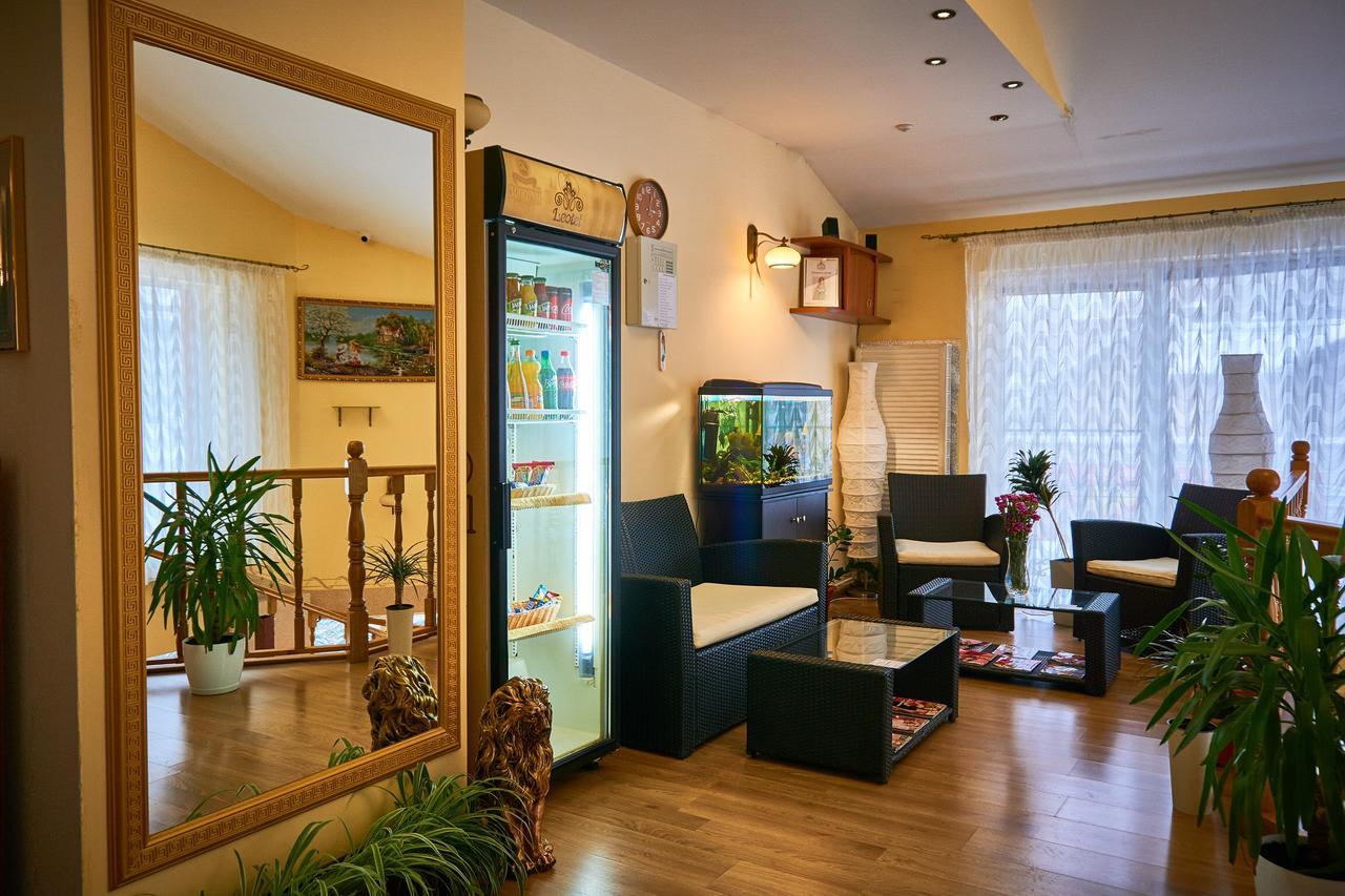 Hotel Leotel Лвив Екстериор снимка