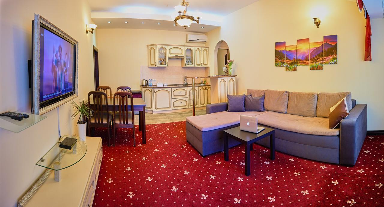 Hotel Leotel Лвив Екстериор снимка