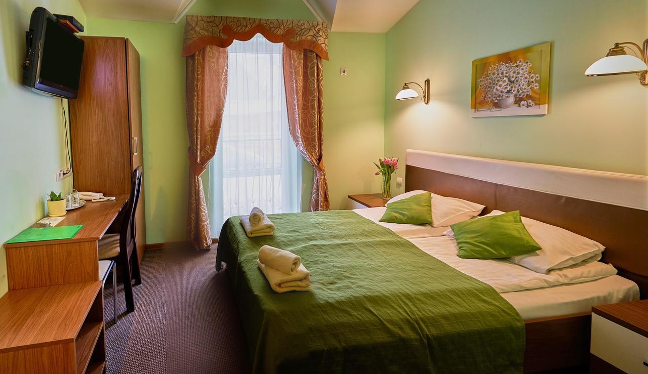 Hotel Leotel Лвив Екстериор снимка