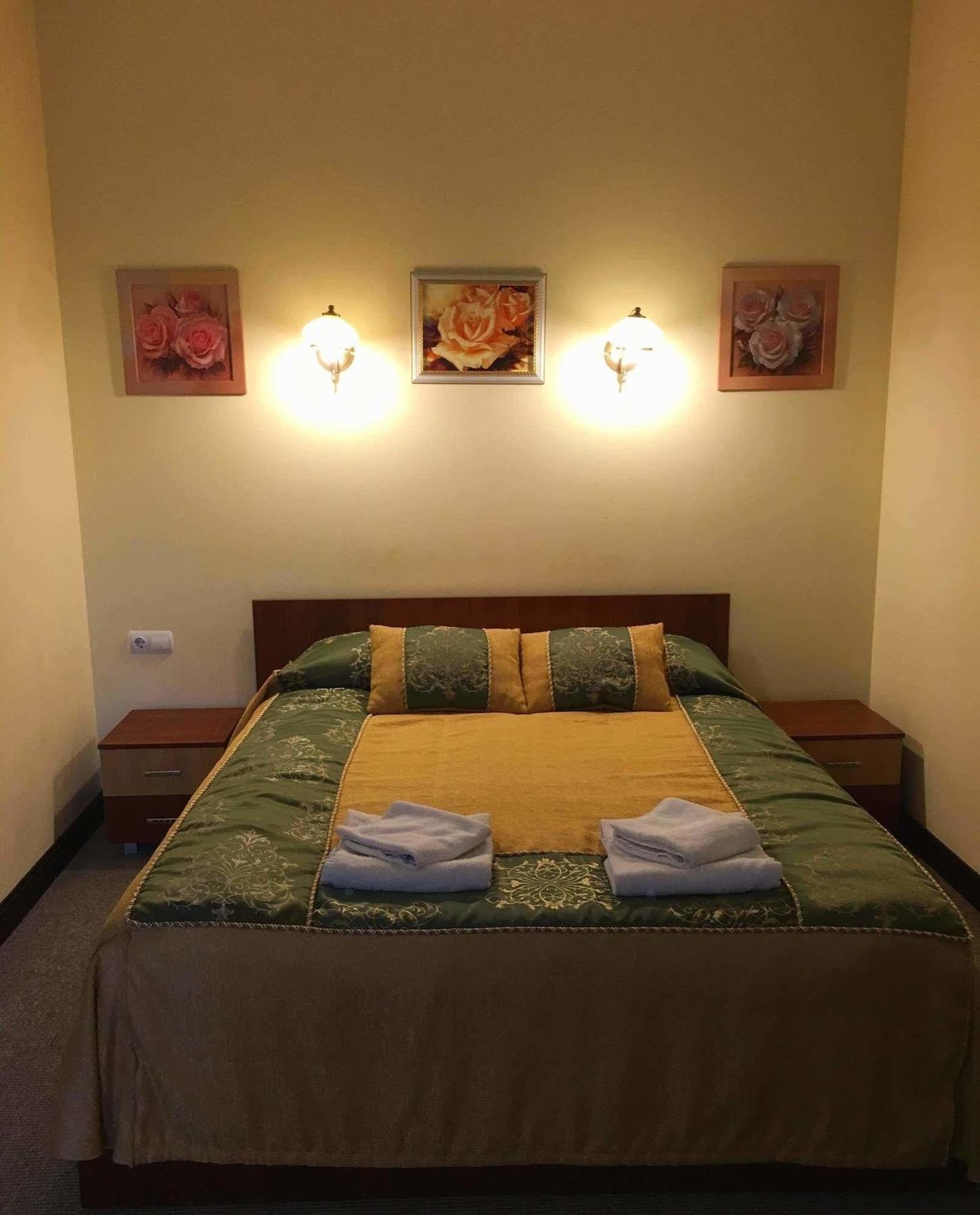 Hotel Leotel Лвив Екстериор снимка