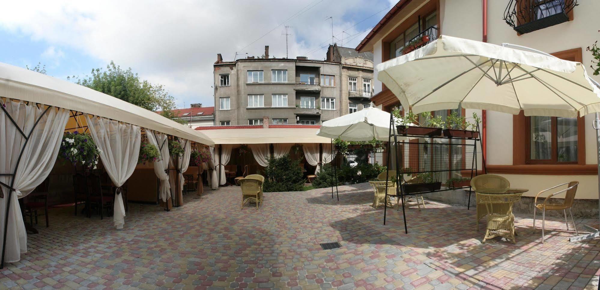 Hotel Leotel Лвив Екстериор снимка