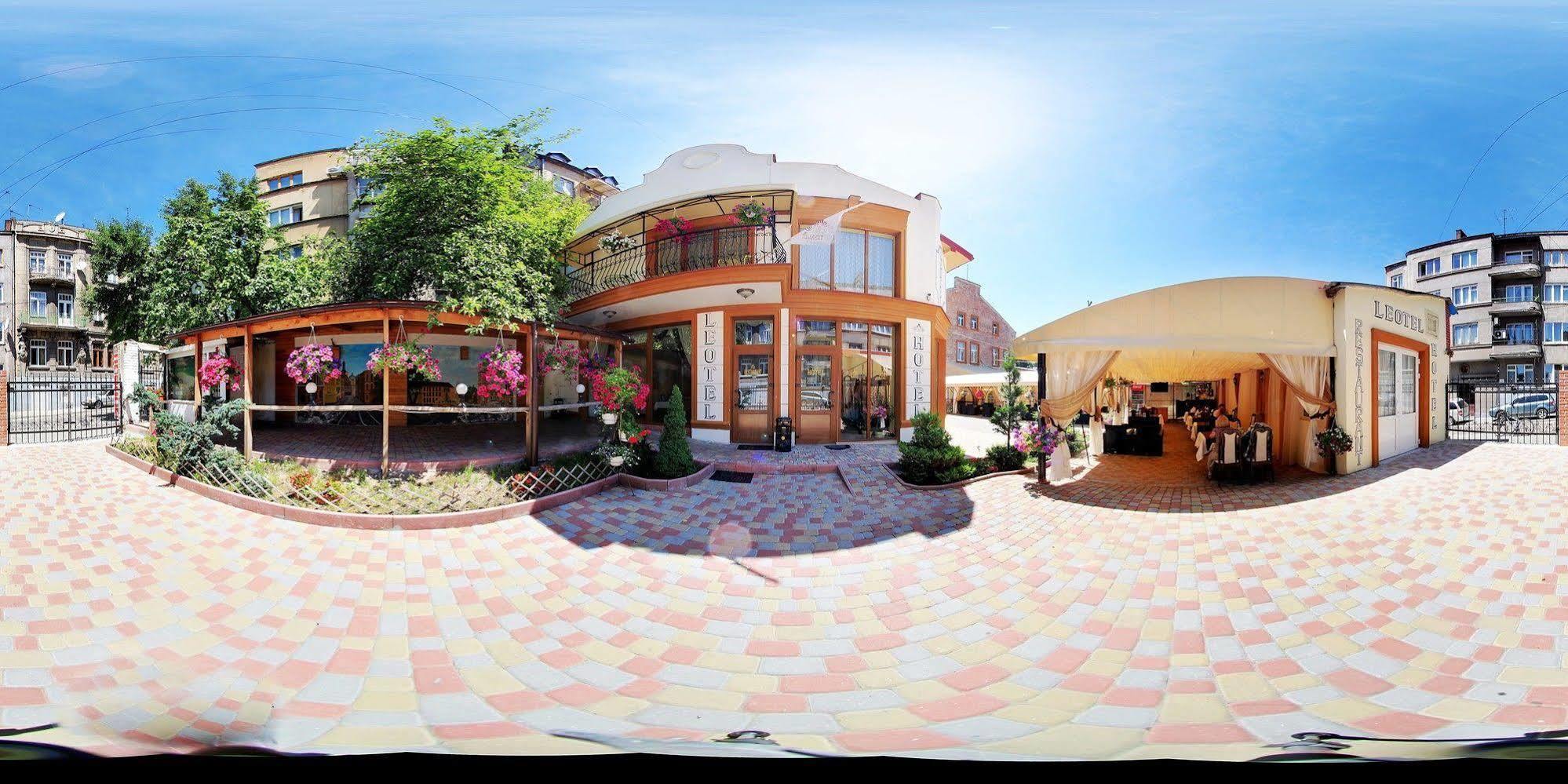 Hotel Leotel Лвив Екстериор снимка